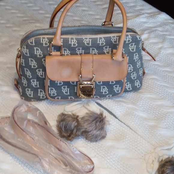 Dooney & Bourke 1975 - Picture 2 of 5